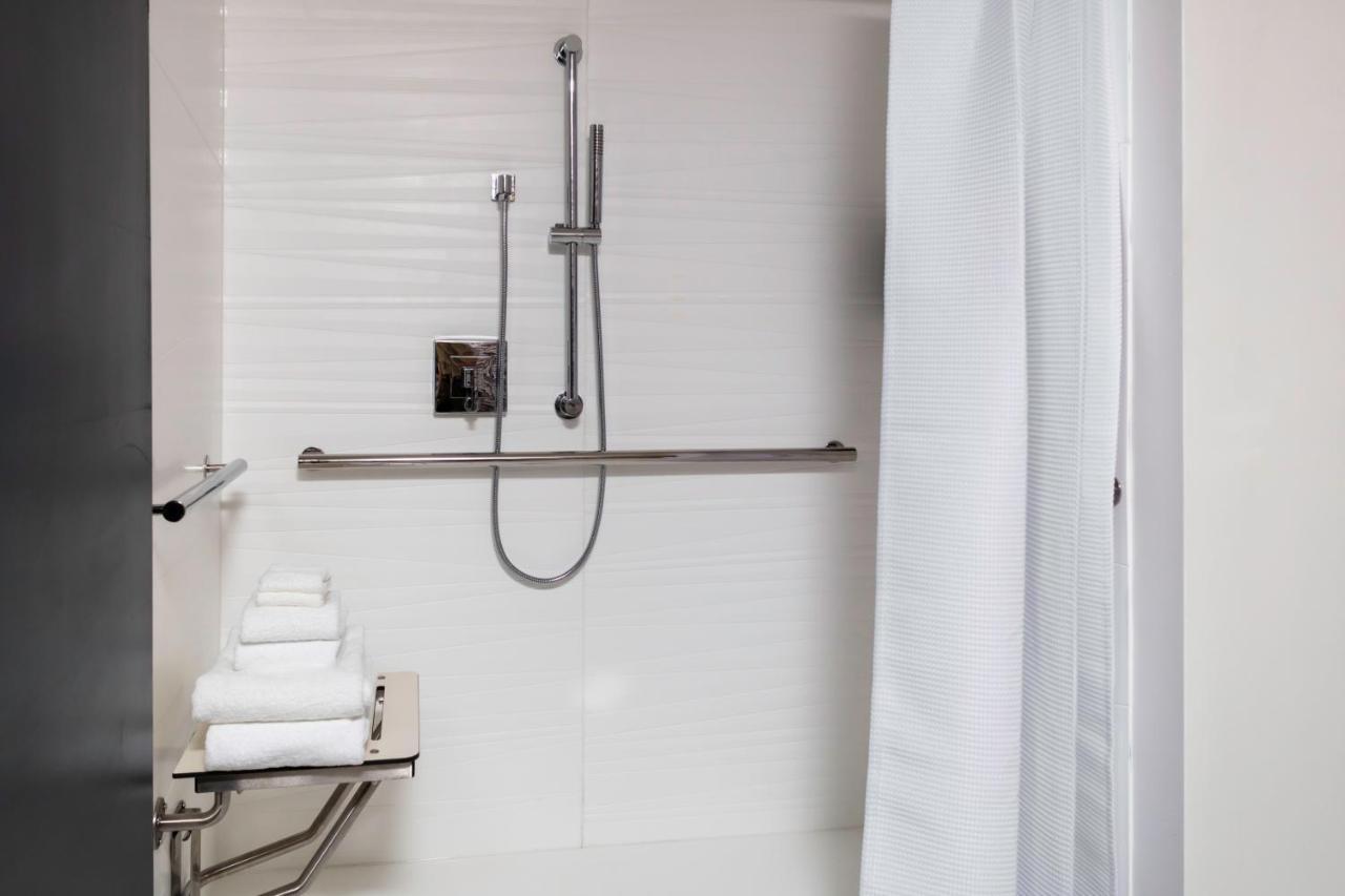 Aloft Savannah Airport Пуулър Екстериор снимка