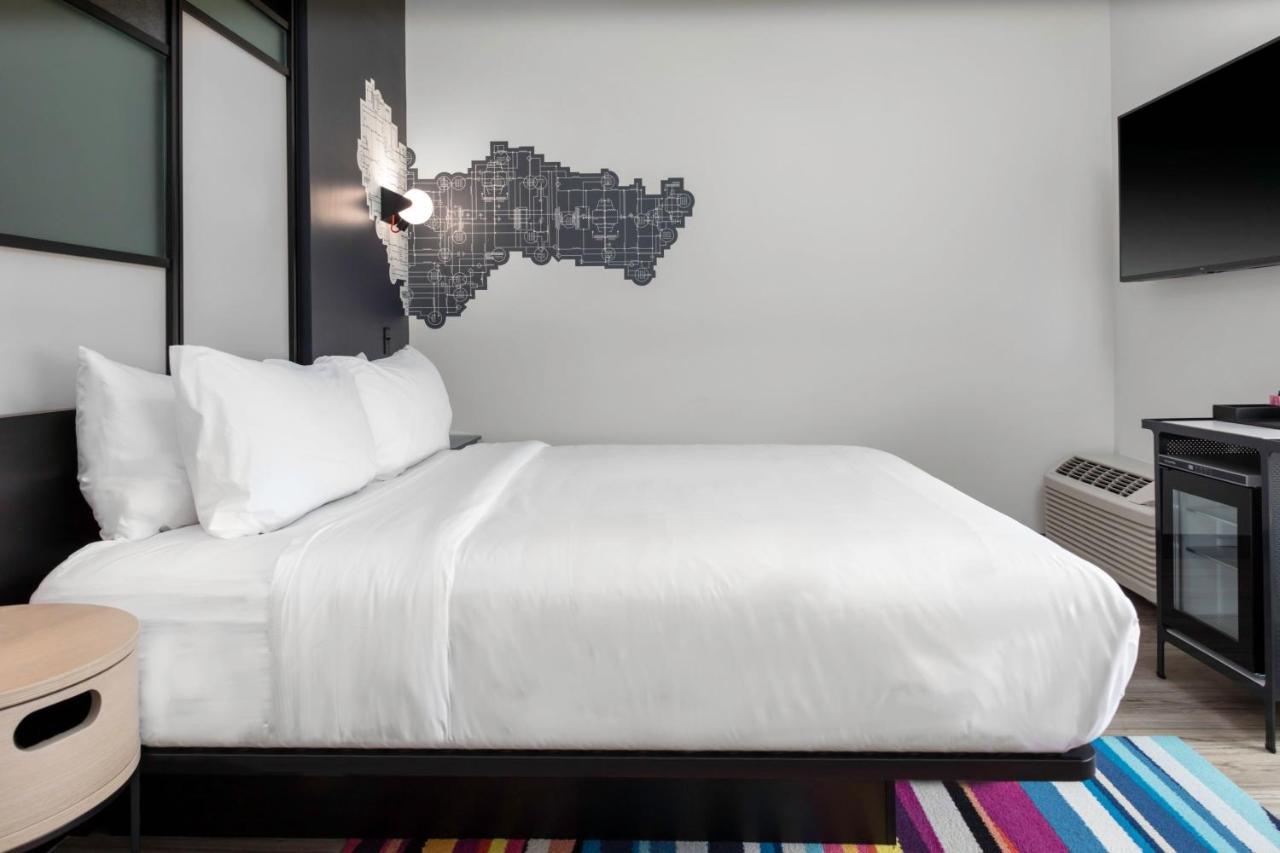 Aloft Savannah Airport Пуулър Екстериор снимка